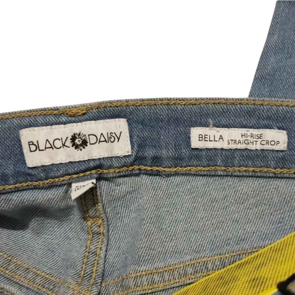 Black Daisy Hi-rise Straight Crop